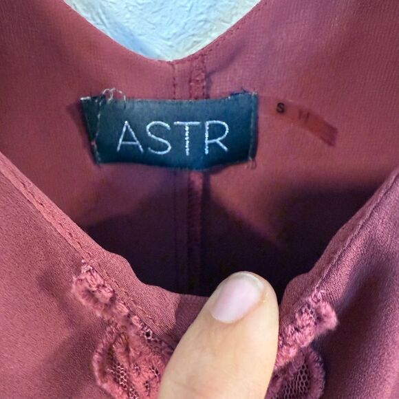 ASTR The Label Wild Berry Lace Trim Flowy Dress, Small - Picture 5 of 5